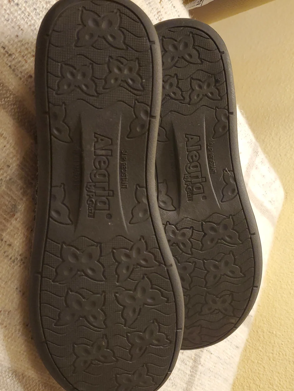 Alegria Women's Holographic Rose Ballet Flats - Black Sz 8